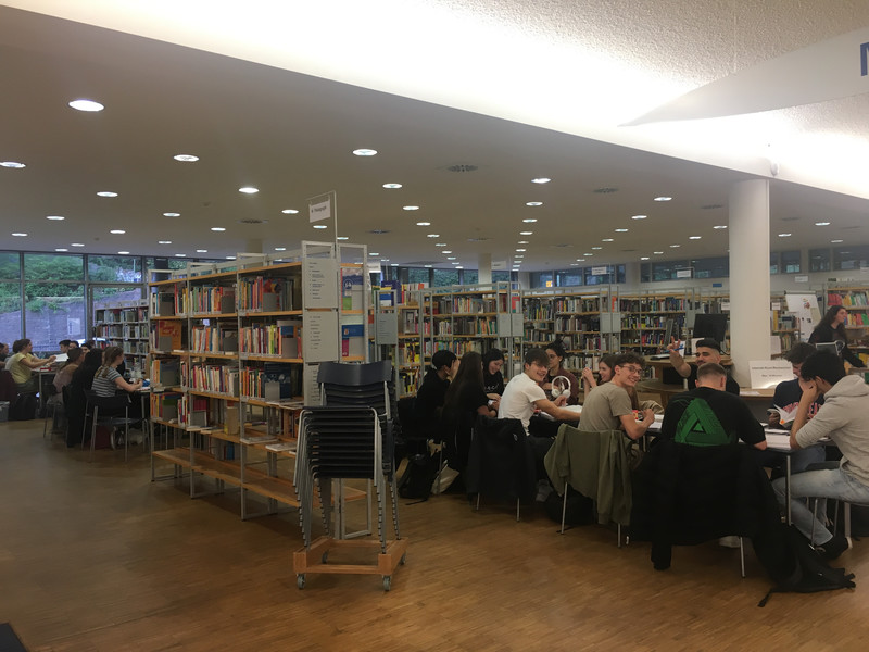 Lerngruppe während der Langen Lernnächte